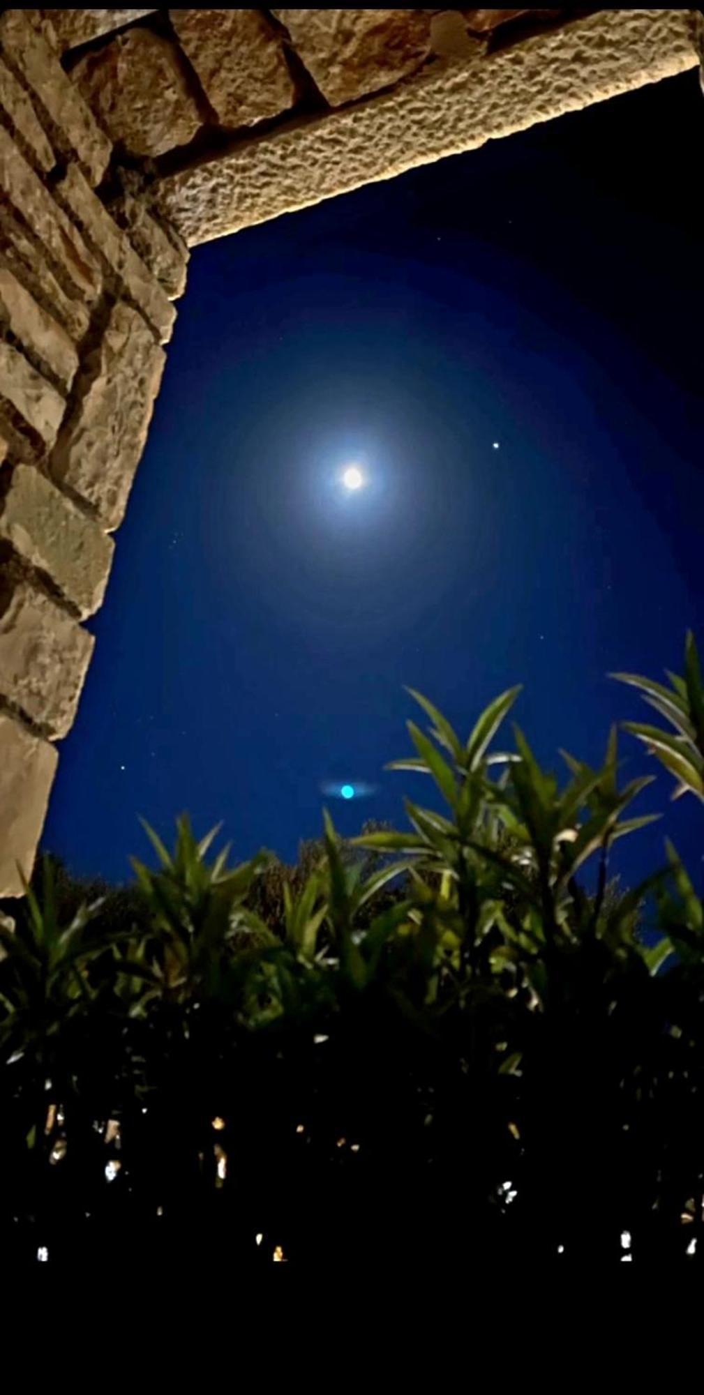 Tonea'S Houses Himare Bagian luar foto