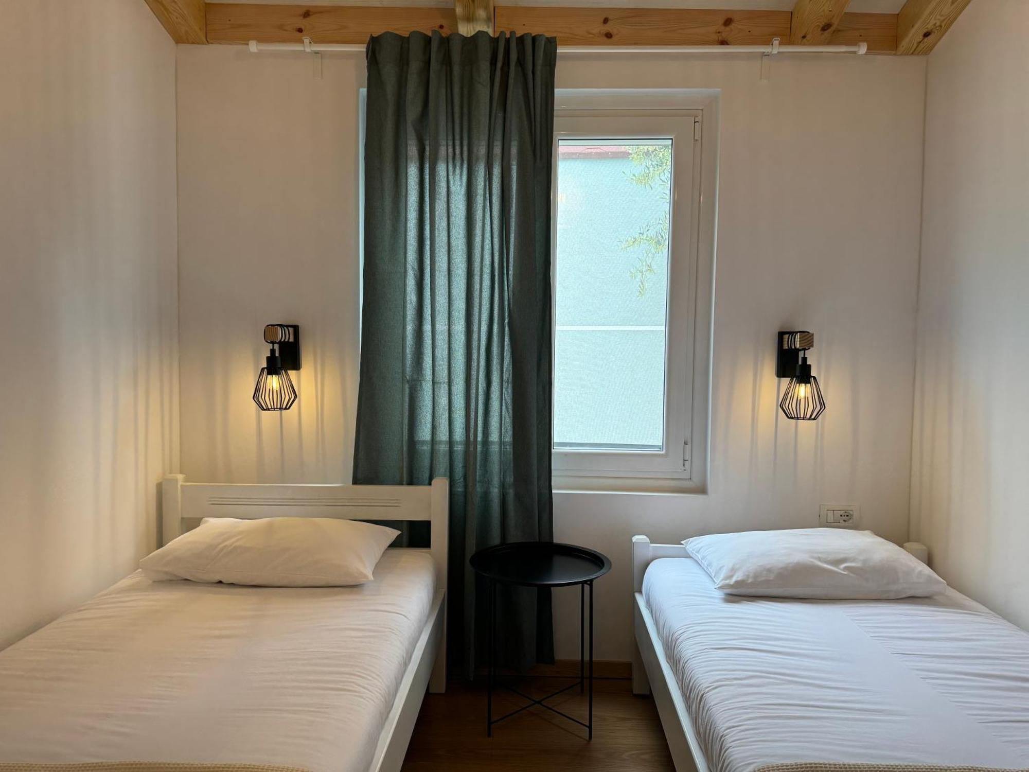 Tonea'S Houses Himare Bagian luar foto