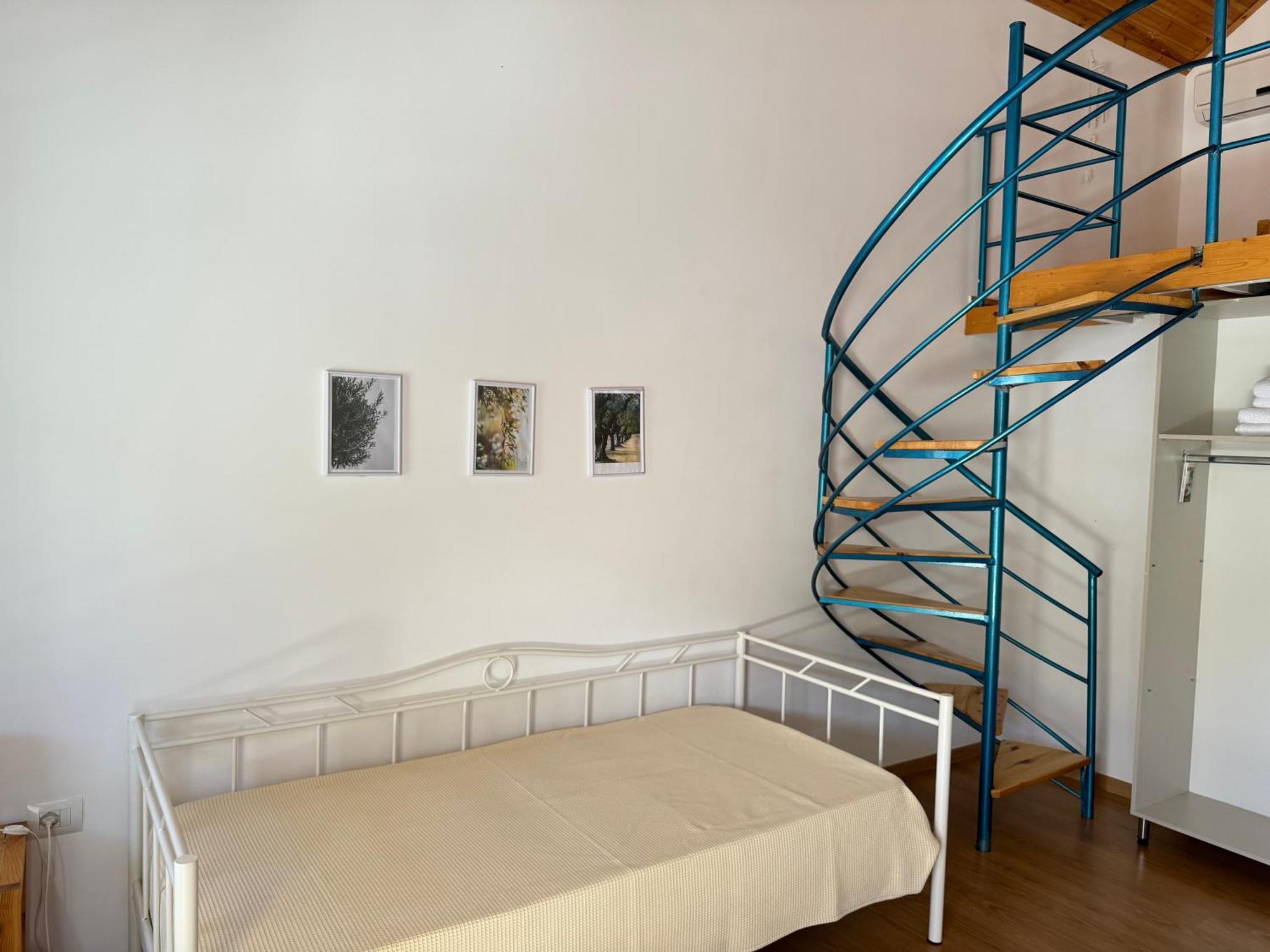 Tonea'S Houses Himare Bagian luar foto
